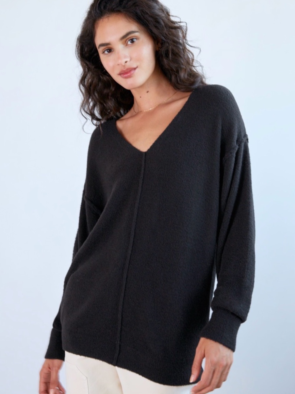 Aritzia Wilfred Black V-Neck Cozy Sweater, Women’s M Stretchy Sweater